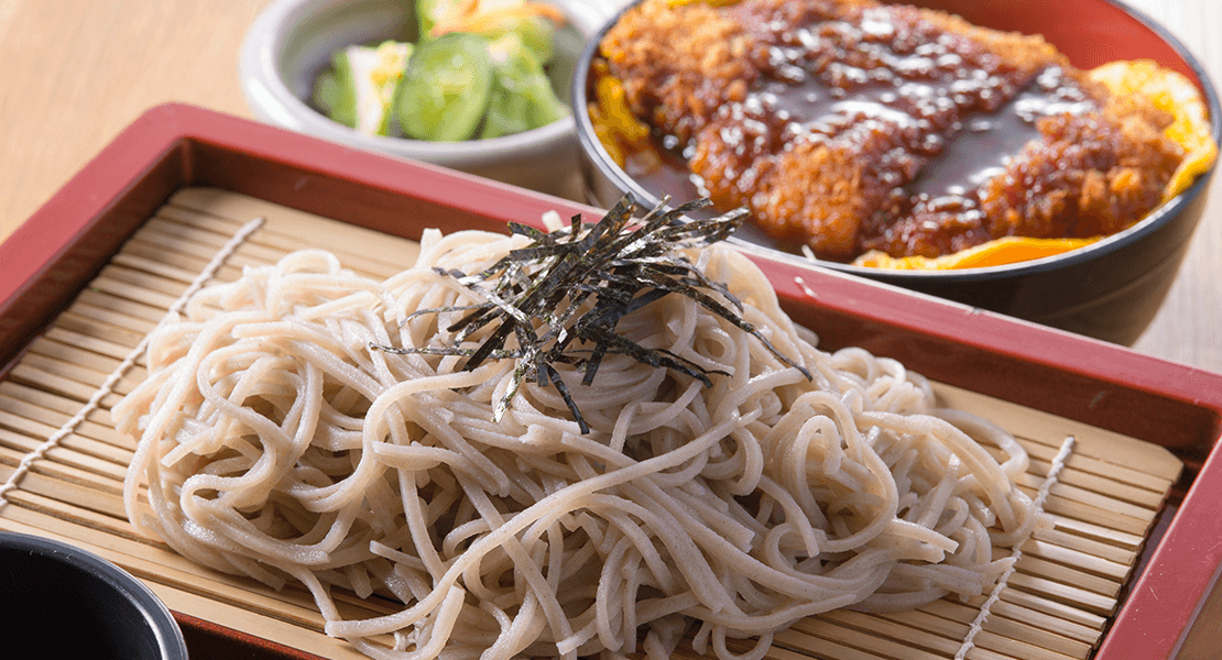 会津柳津名物「ソースカツ丼と博士そば」の昼食